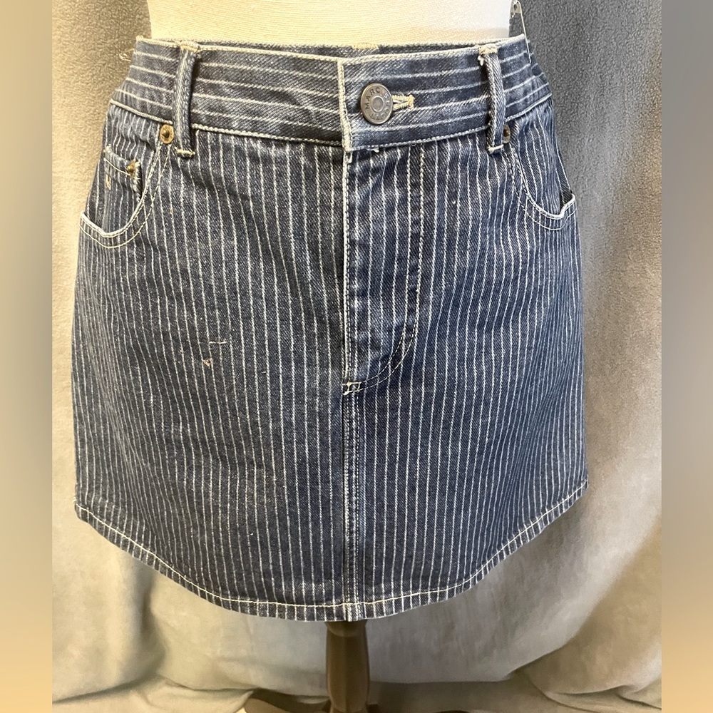 Marc Jacobs blue Jean with white stripes mini skirt. Size 10.